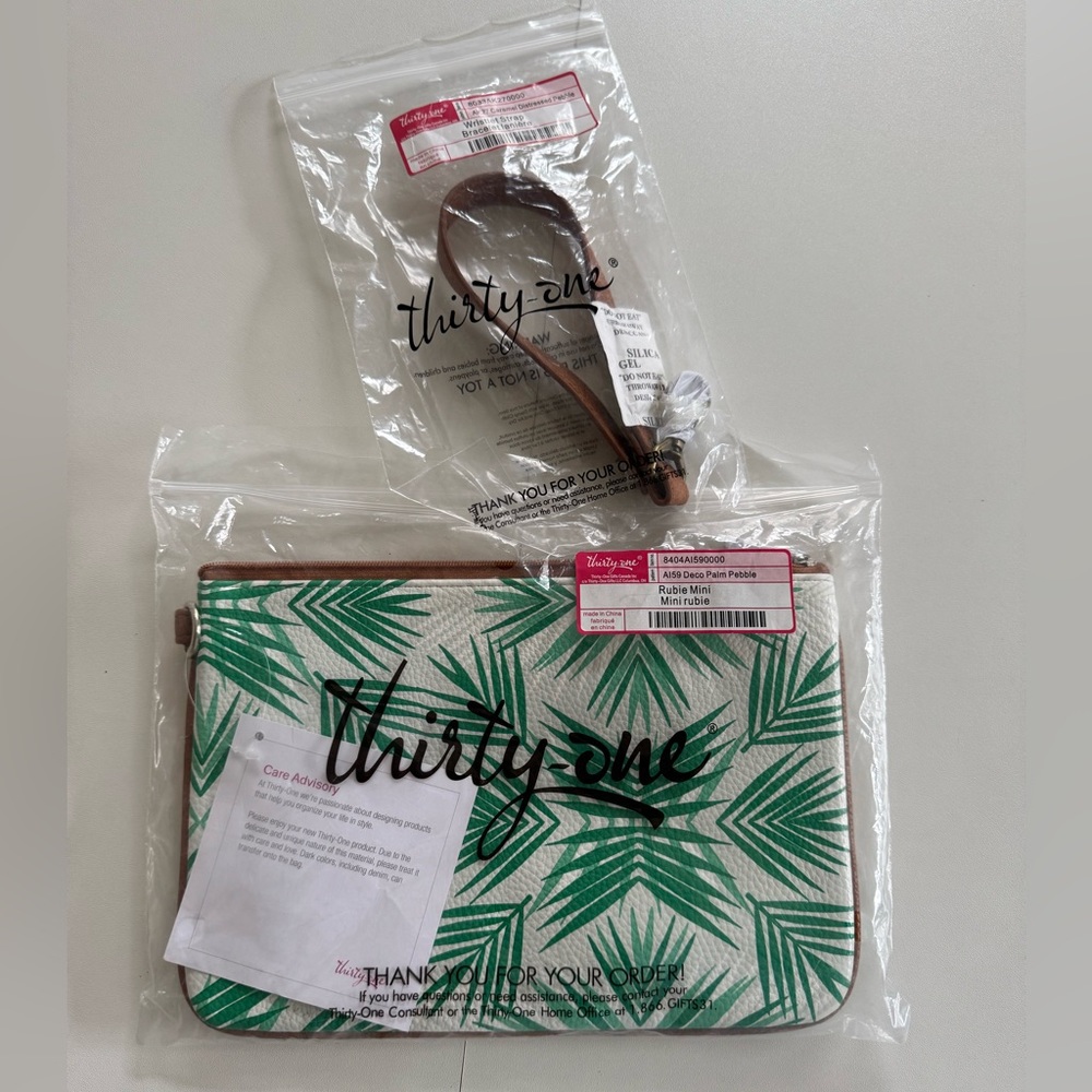 Thirty-One Rubie Mini Clutch/Wristlet in Deco Palm Pebble w Wristlet Strap NWT
